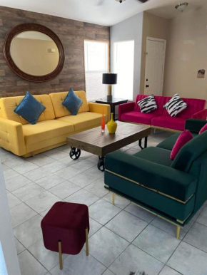 Pet-friendly, Vibrant Oasis - Colorful Retreat near Summerlin